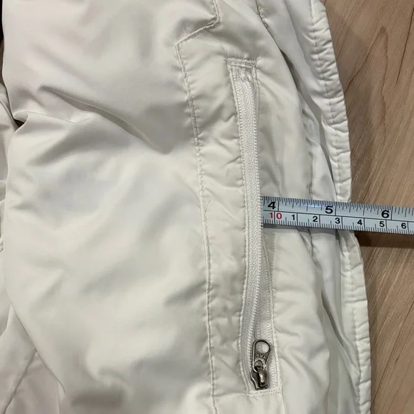 The North Face Women's White Quilted Puffer Vest - Picture 12 of 13